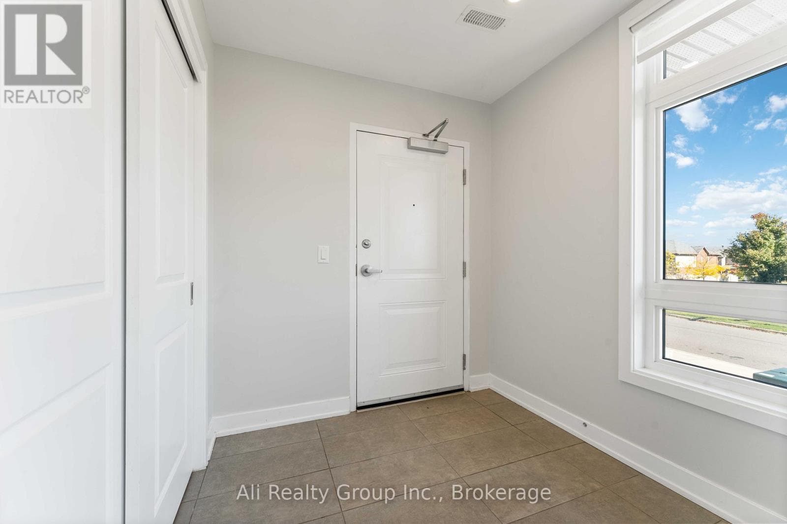 147 FAIRWEATHER STREET — photo 4