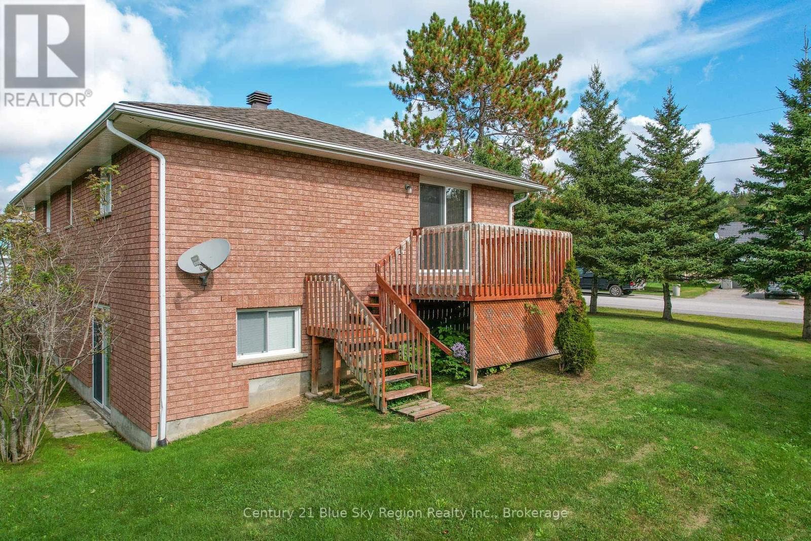 363 MAIN STREET, North Bay — photo 4