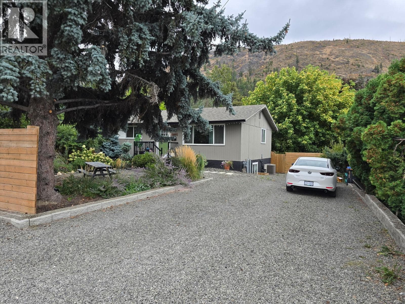 1407 HUDSON ROAD — photo 4