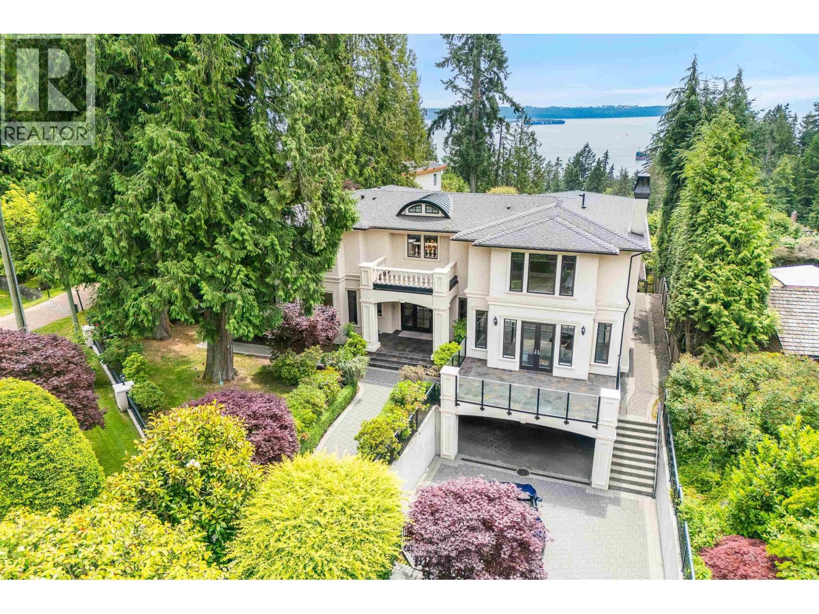 3918 SOUTHRIDGE AVENUE, Greater Vancouver — photo 2