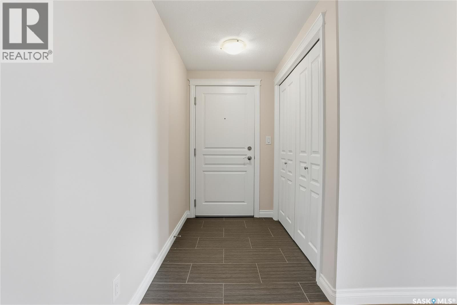 323 412 Willowgrove SQUARE — photo 2