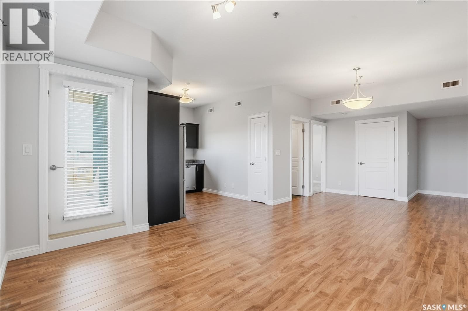 323 412 Willowgrove SQUARE — photo 4