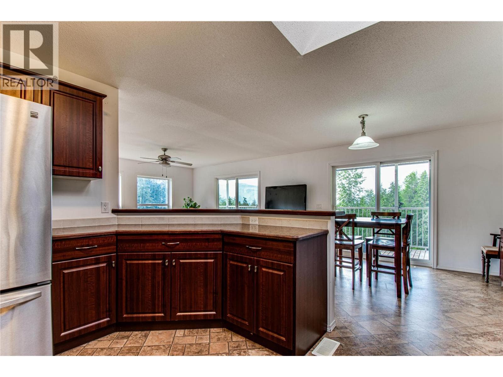 31 VIOLET ROAD, Interior REALTORS® — photo 2