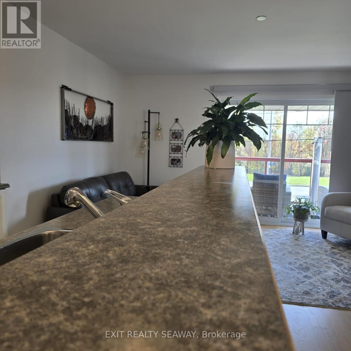 201 - 341 WATER STREET W, Cornwall — photo 2