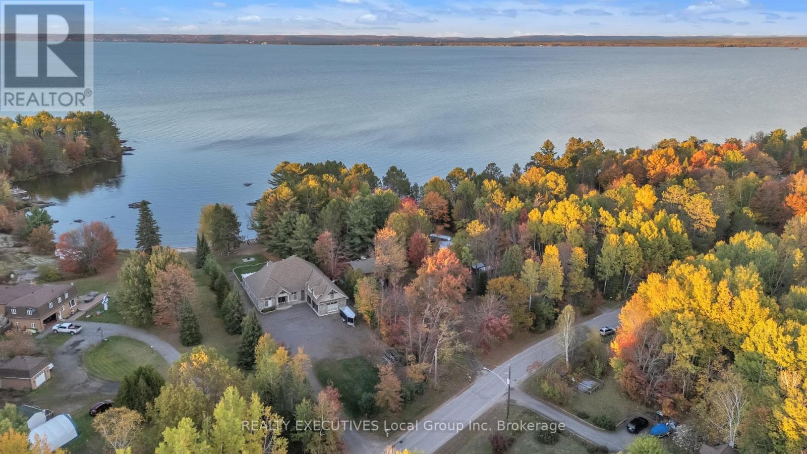 34 SUNRISE BAY DRIVE — photo 2