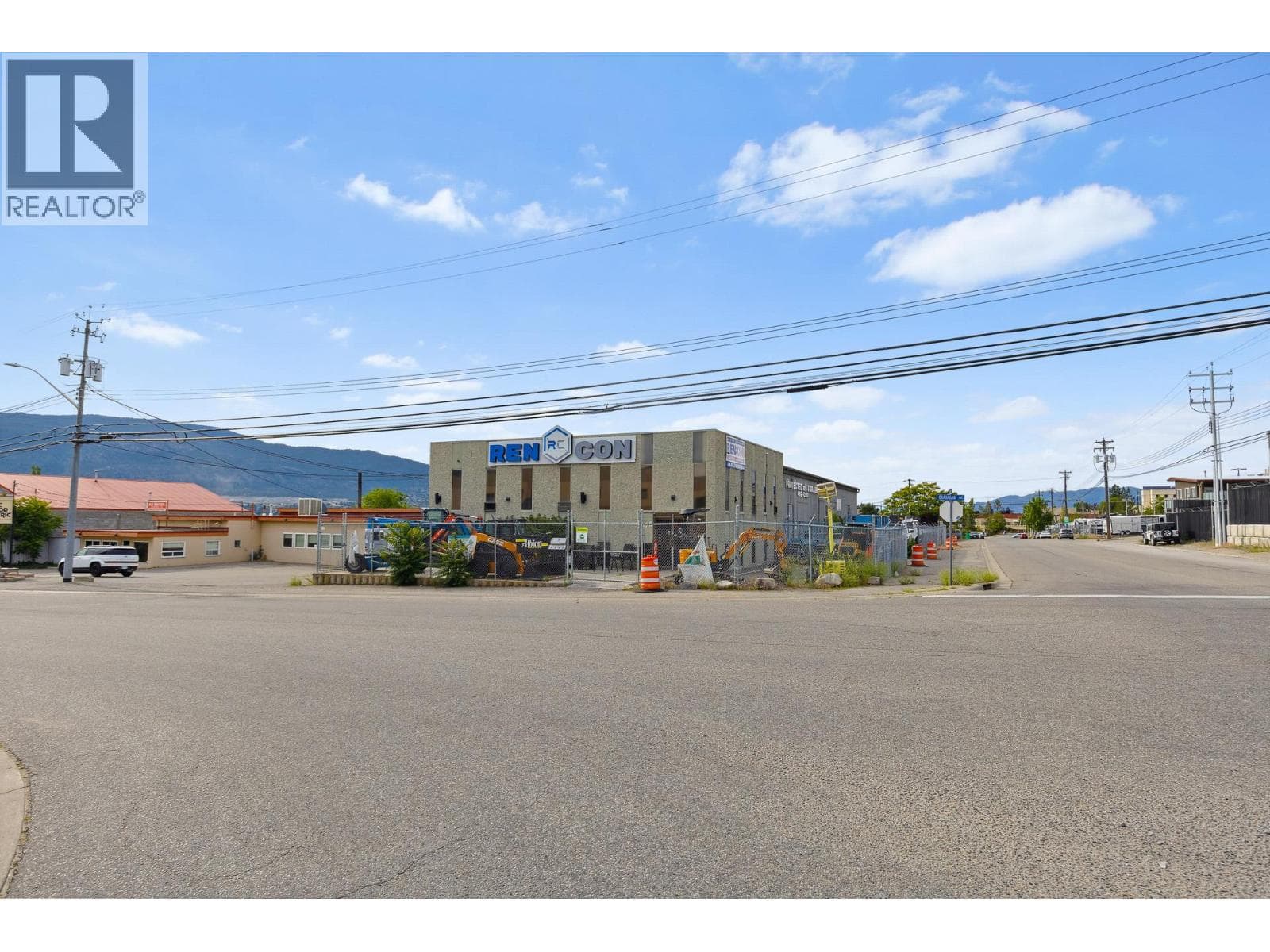 275 OKANAGAN AVENUE EAST, Interior REALTORS® — photo 3