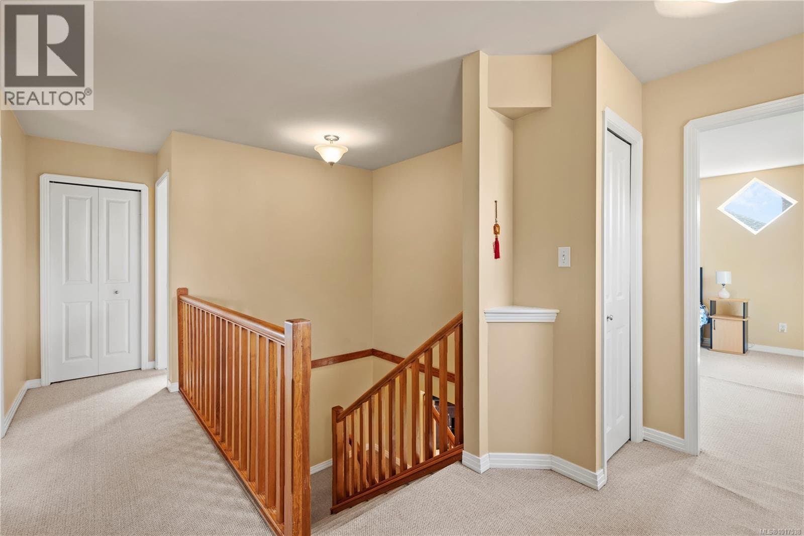 2901 HARRIET ROAD, Victoria — photo 3