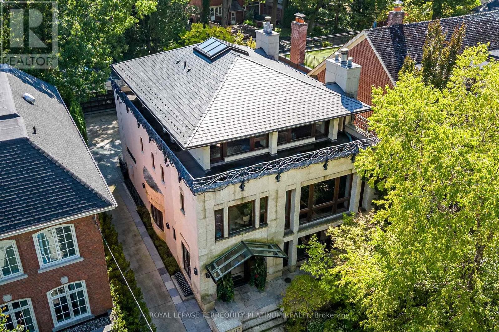 177 ROXBOROUGH DRIVE in Rosedale-Moore Park