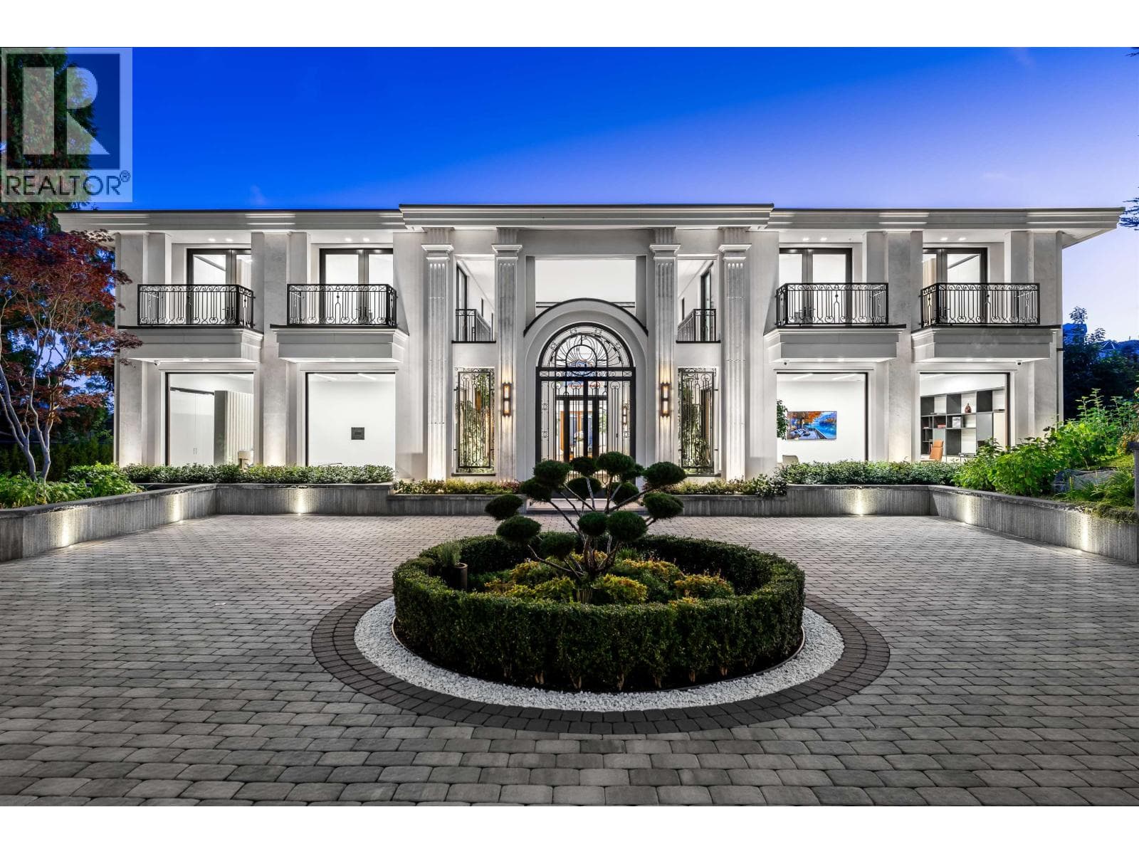 961 KING GEORGES WAY, Greater Vancouver