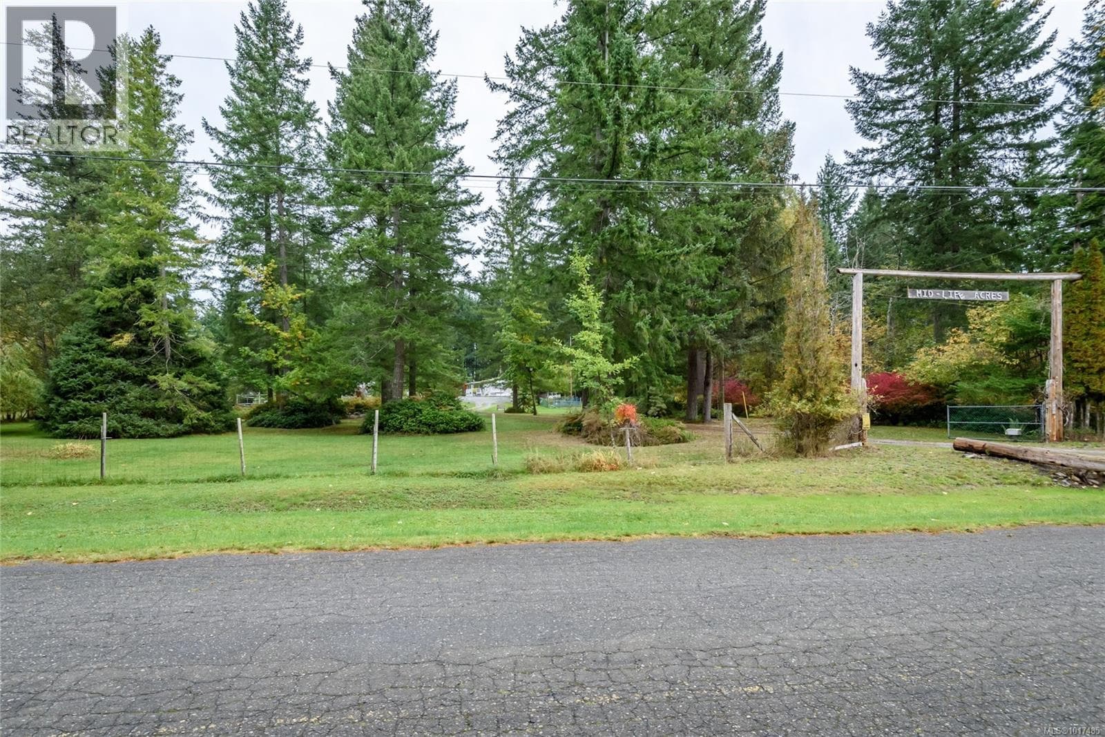 A/B 2826 Bruce Rd — photo 4