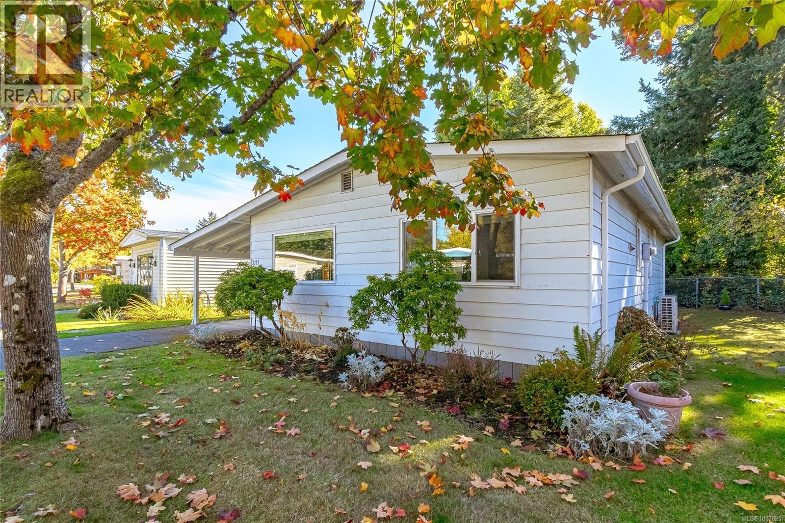 2135 Summergate Blvd — photo 3