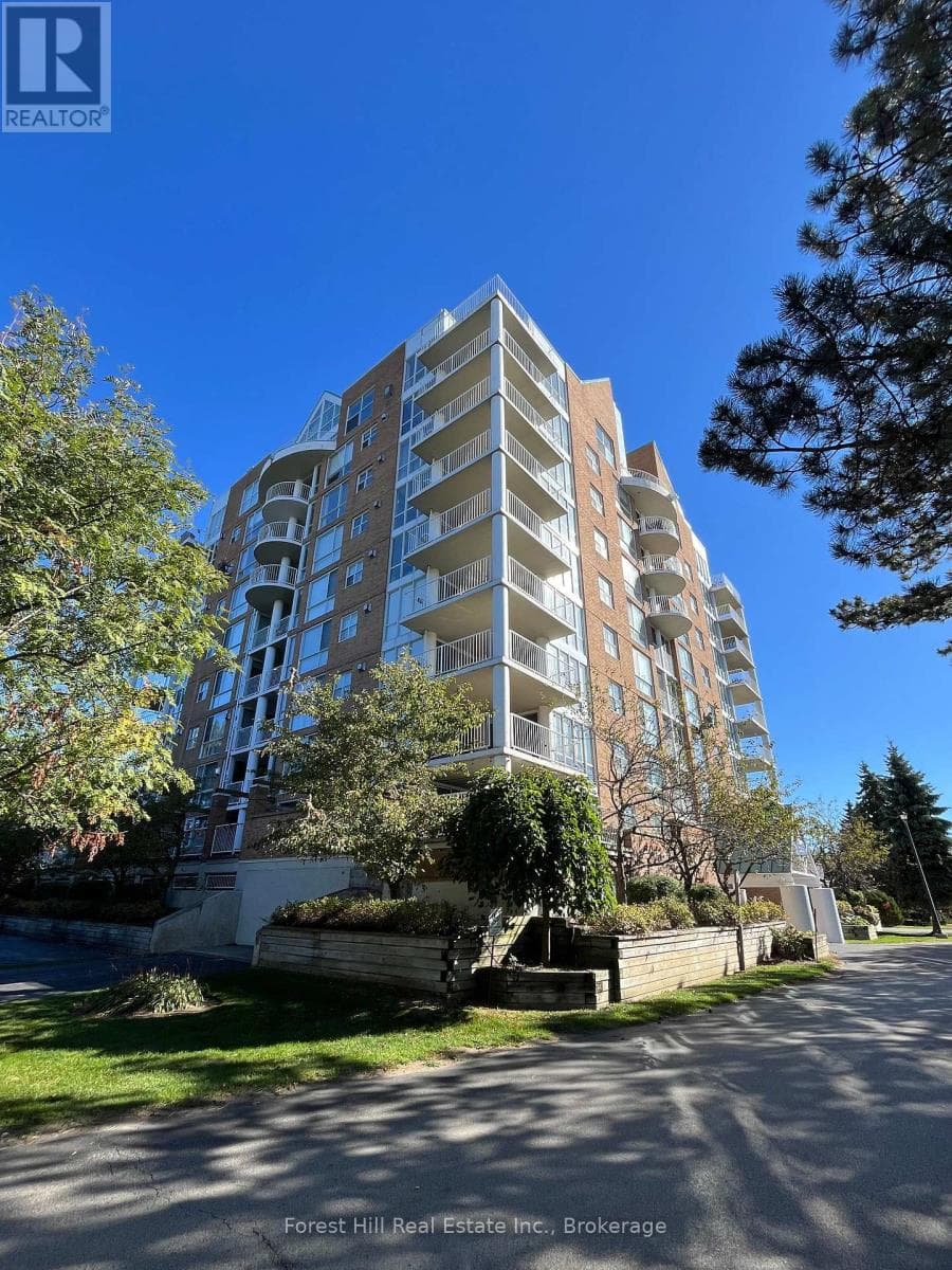 402 - 24 RAMBLINGS WAY in