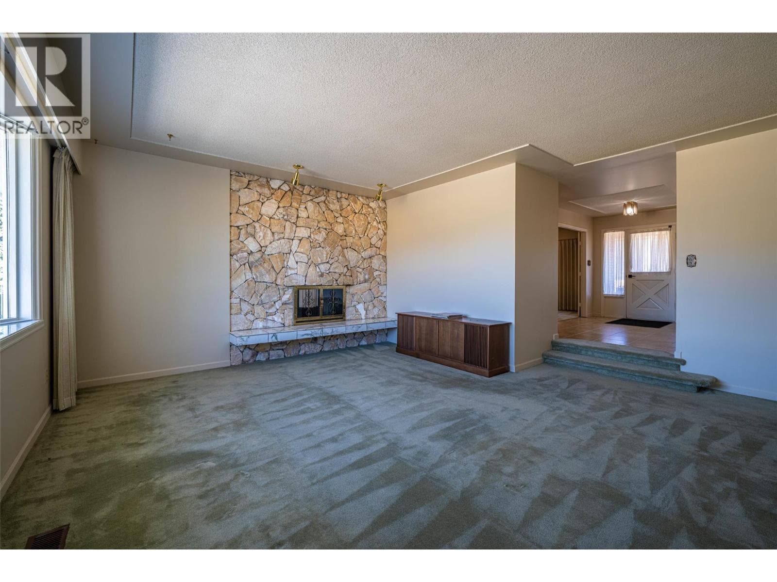 683 Clinton Road, Interior REALTORS® — photo 4