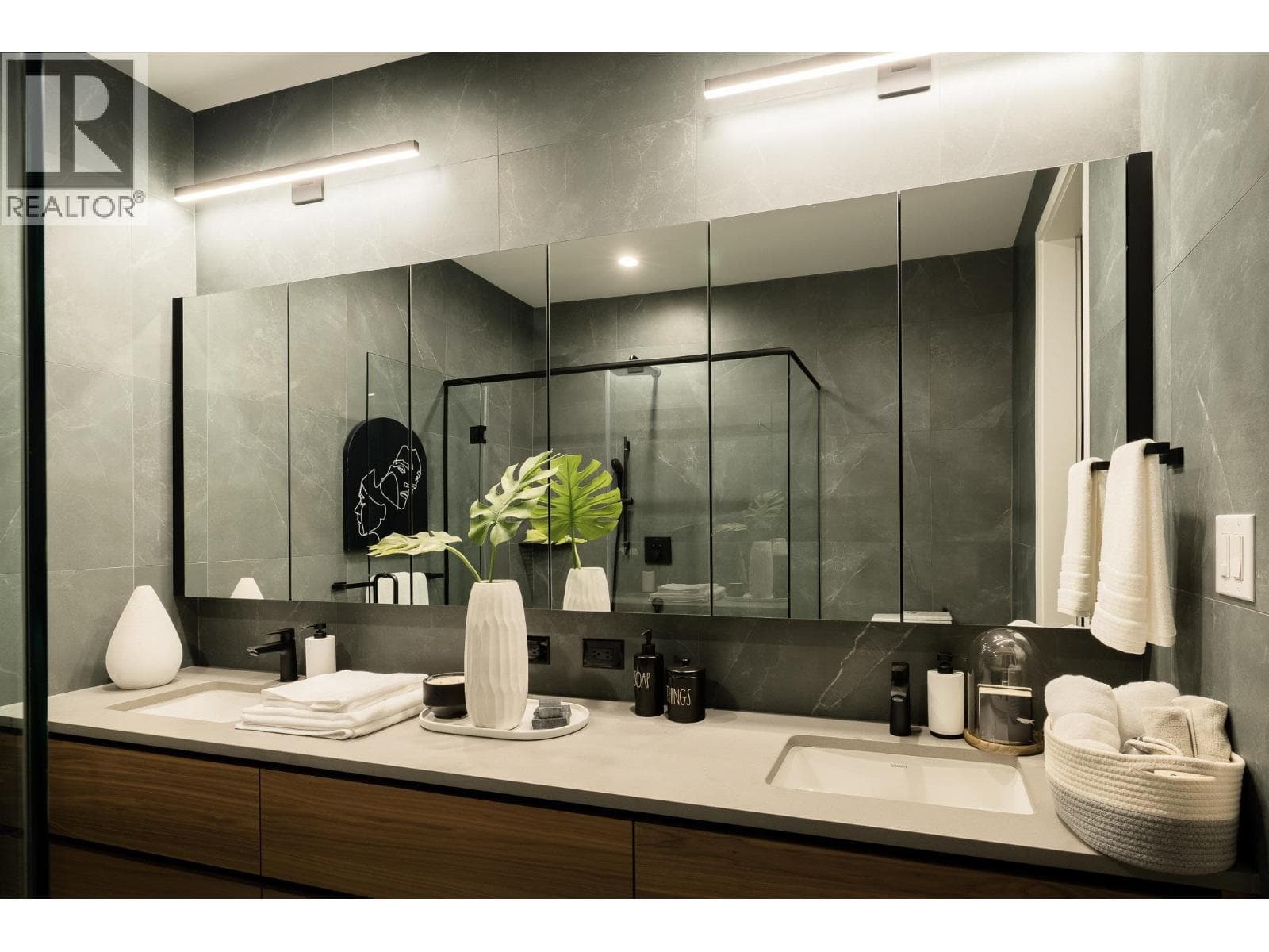2 128 WEST WOODSTOCK AVENUE, Greater Vancouver — photo 4