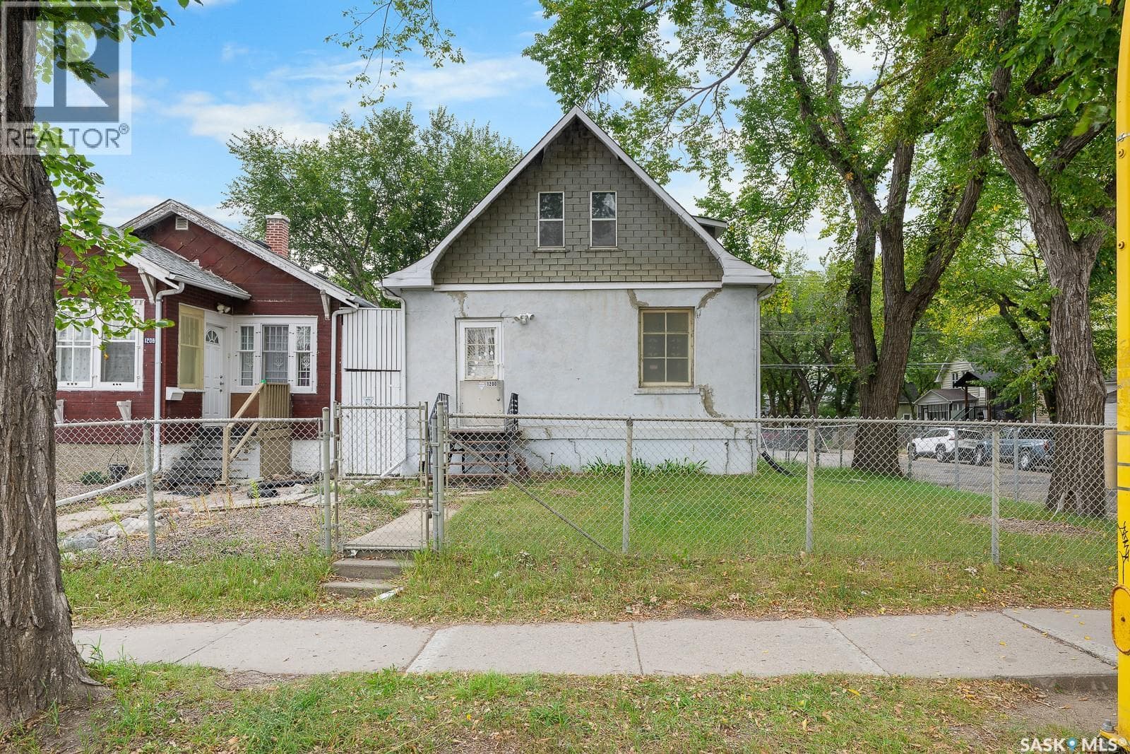 1200 VICTORIA AVENUE — photo 2