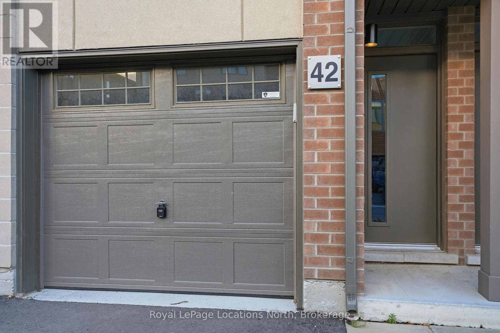42 WINTERS CRESCENT, OnePoint — photo 2