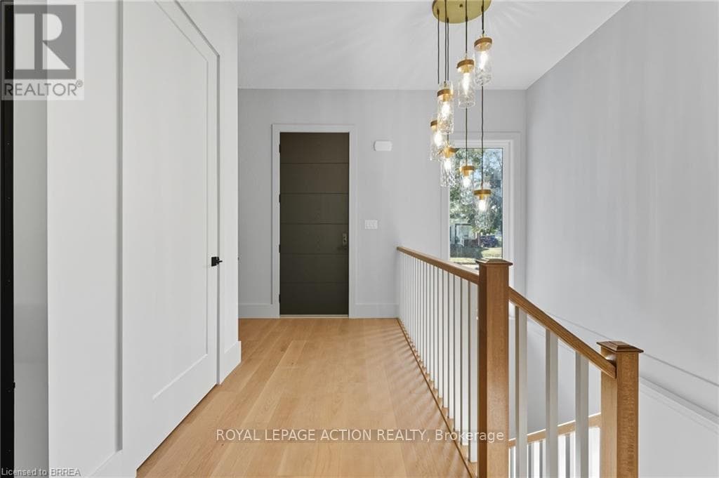 141 PARKSIDE DRIVE, Toronto — photo 5