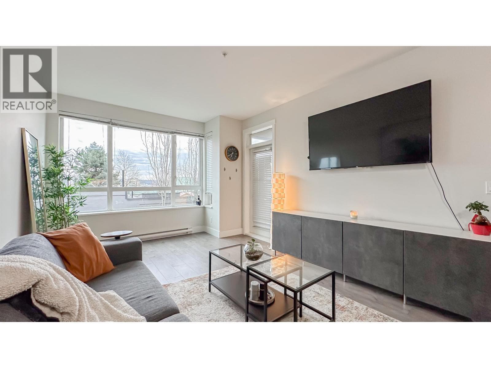203 1306 FIFTH AVENUE in Brow Of The Hill