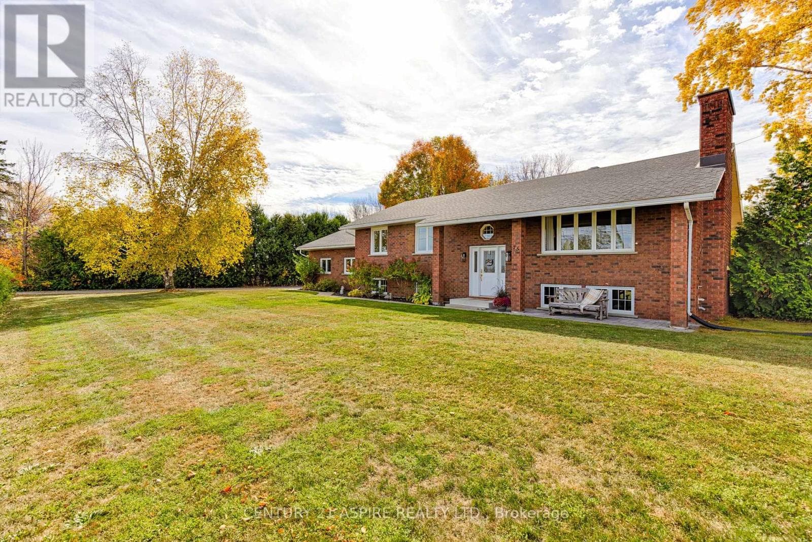 75 PEMBROKE STREET, Renfrew County — photo 2