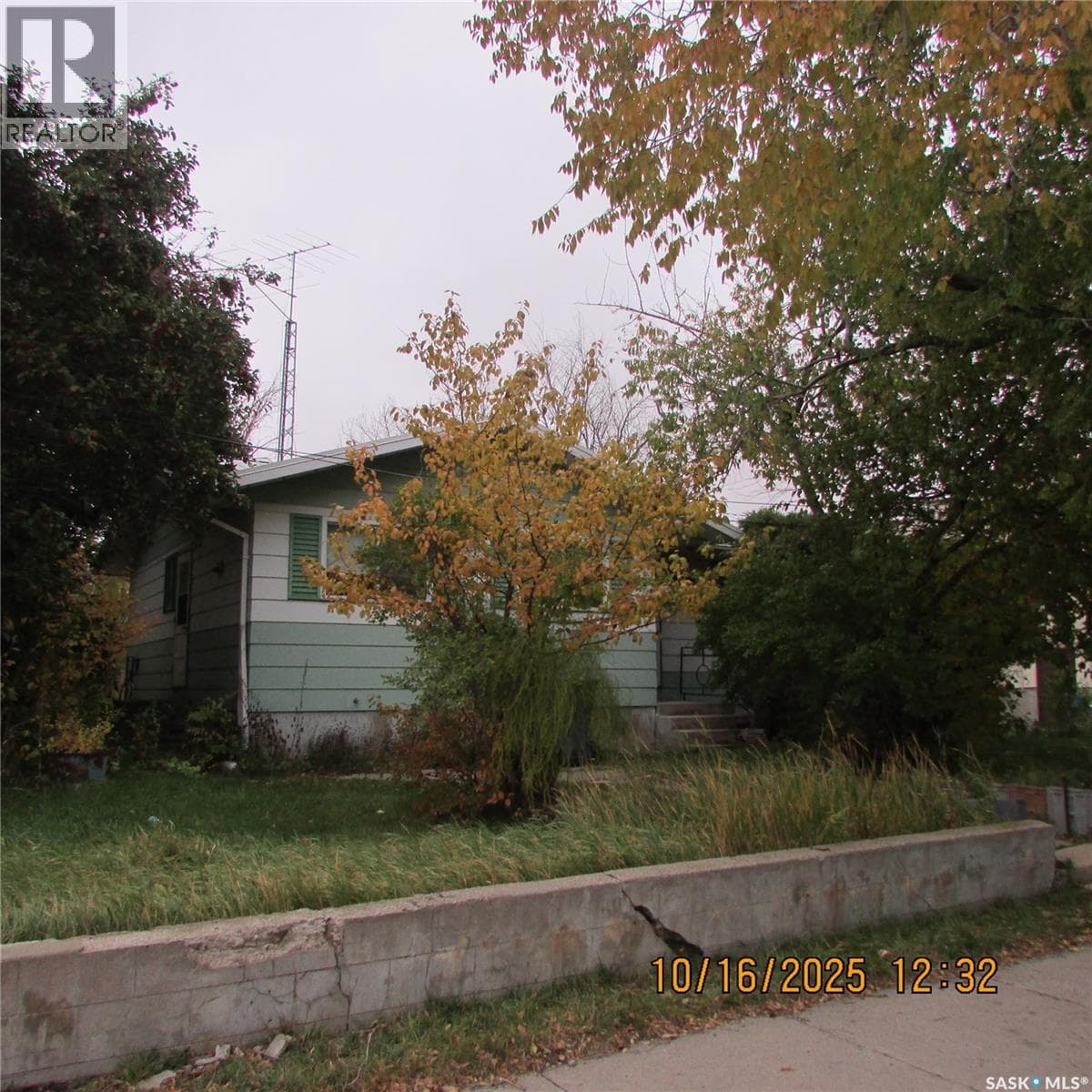 406 Chickney AVENUE — photo 2