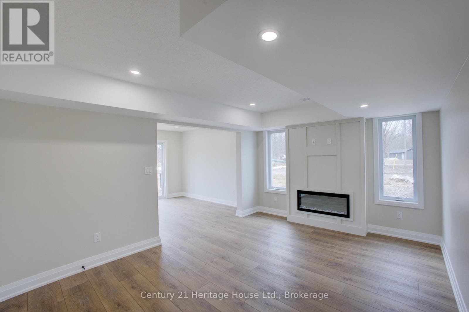 4 - 229 BRUCE STREET S — photo 3