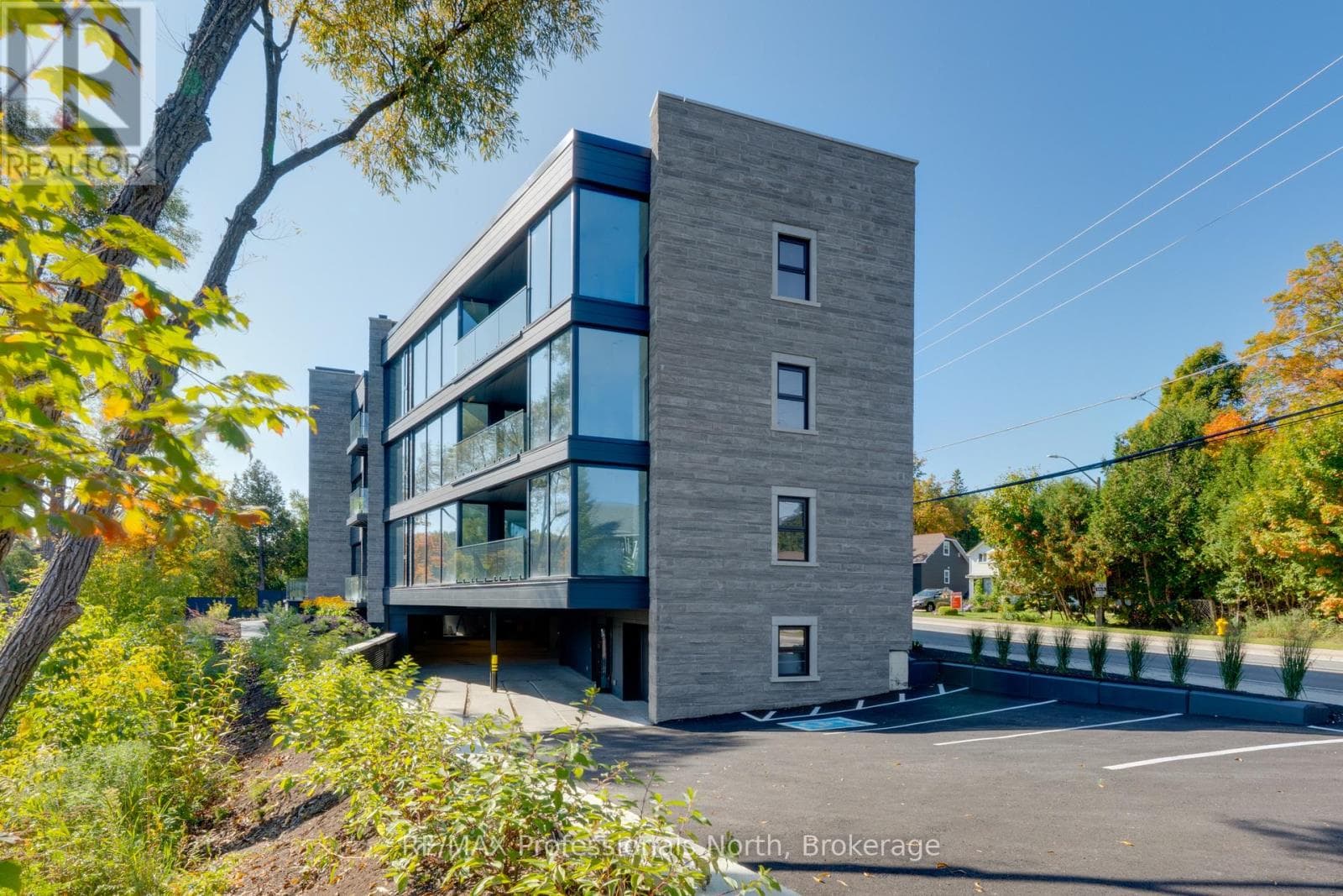 105 - 32 BRUNEL ROAD — photo 3