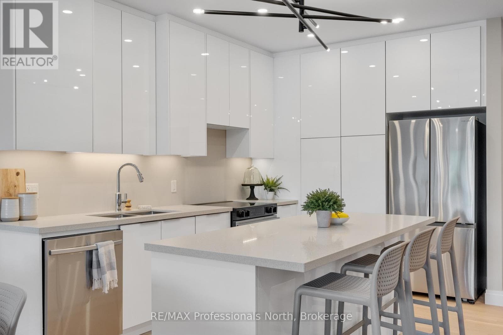 201 - 32 BRUNEL ROAD, OnePoint — photo 2