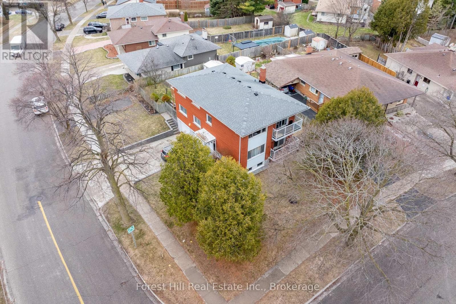 35 SHAFTSBURY DRIVE, OnePoint — photo 2