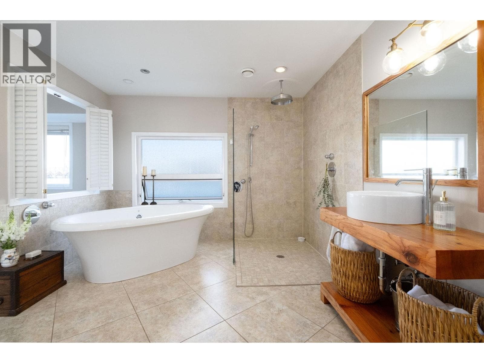 A27 415 WEST ESPLANADE AVENUE — photo 5