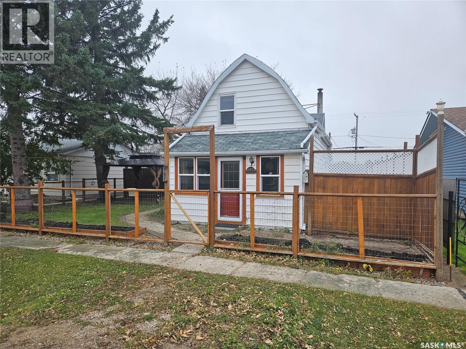 107 Carlyle STREET, Saskatchewan — photo 2