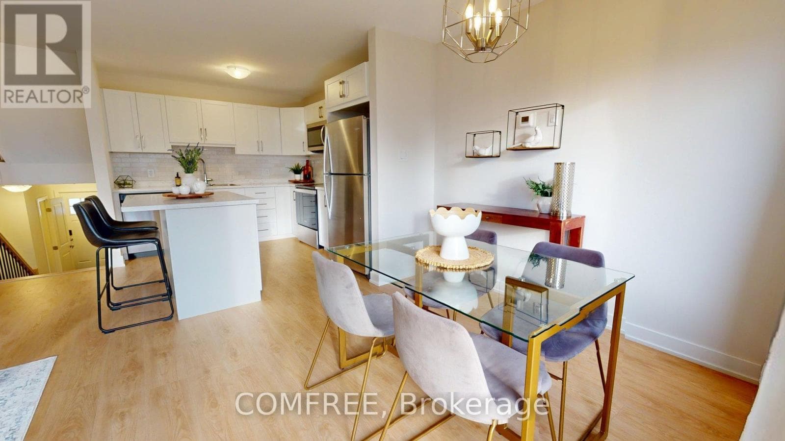 63 WHITCOMB CRESCENT — photo 3