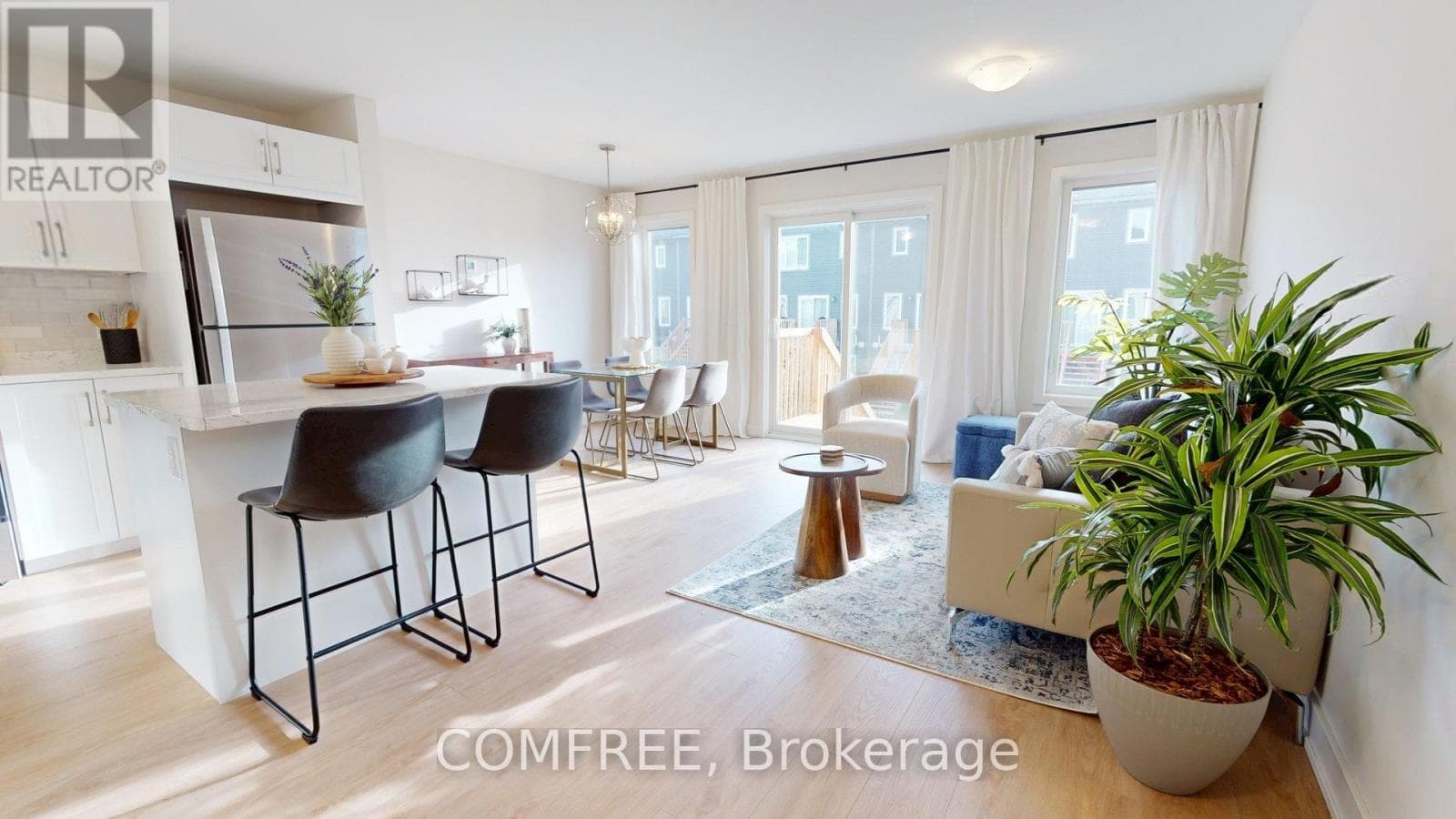 63 WHITCOMB CRESCENT — photo 4