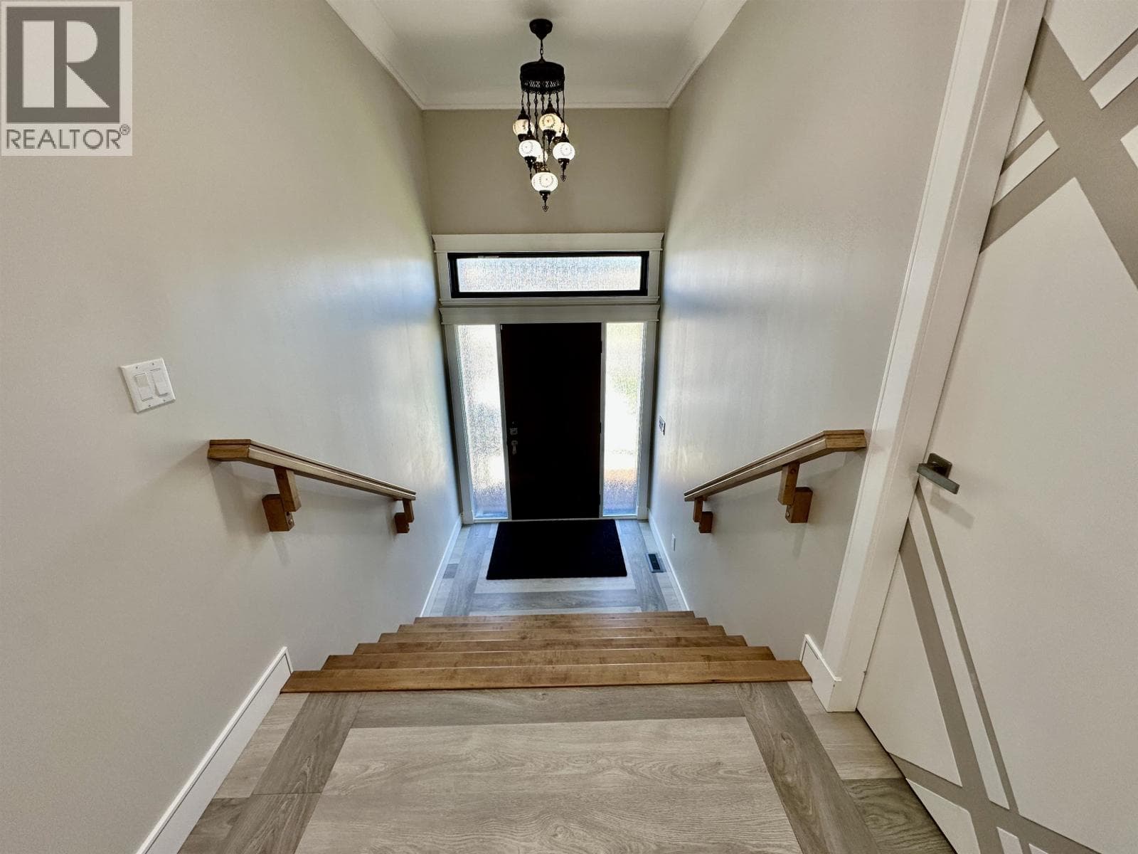 8304 81 STREET — photo 4