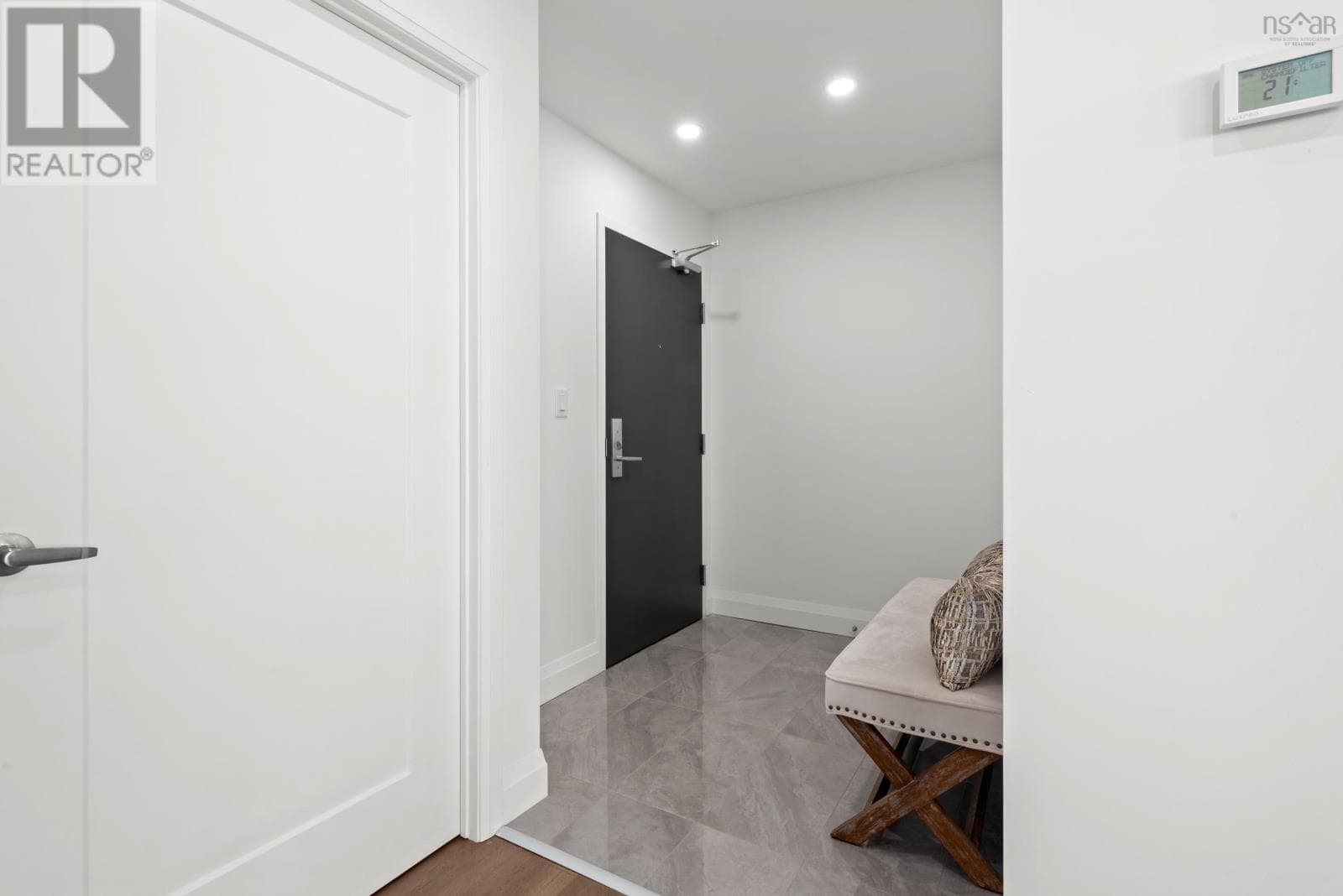 1703 72 Seapoint Road — photo 4