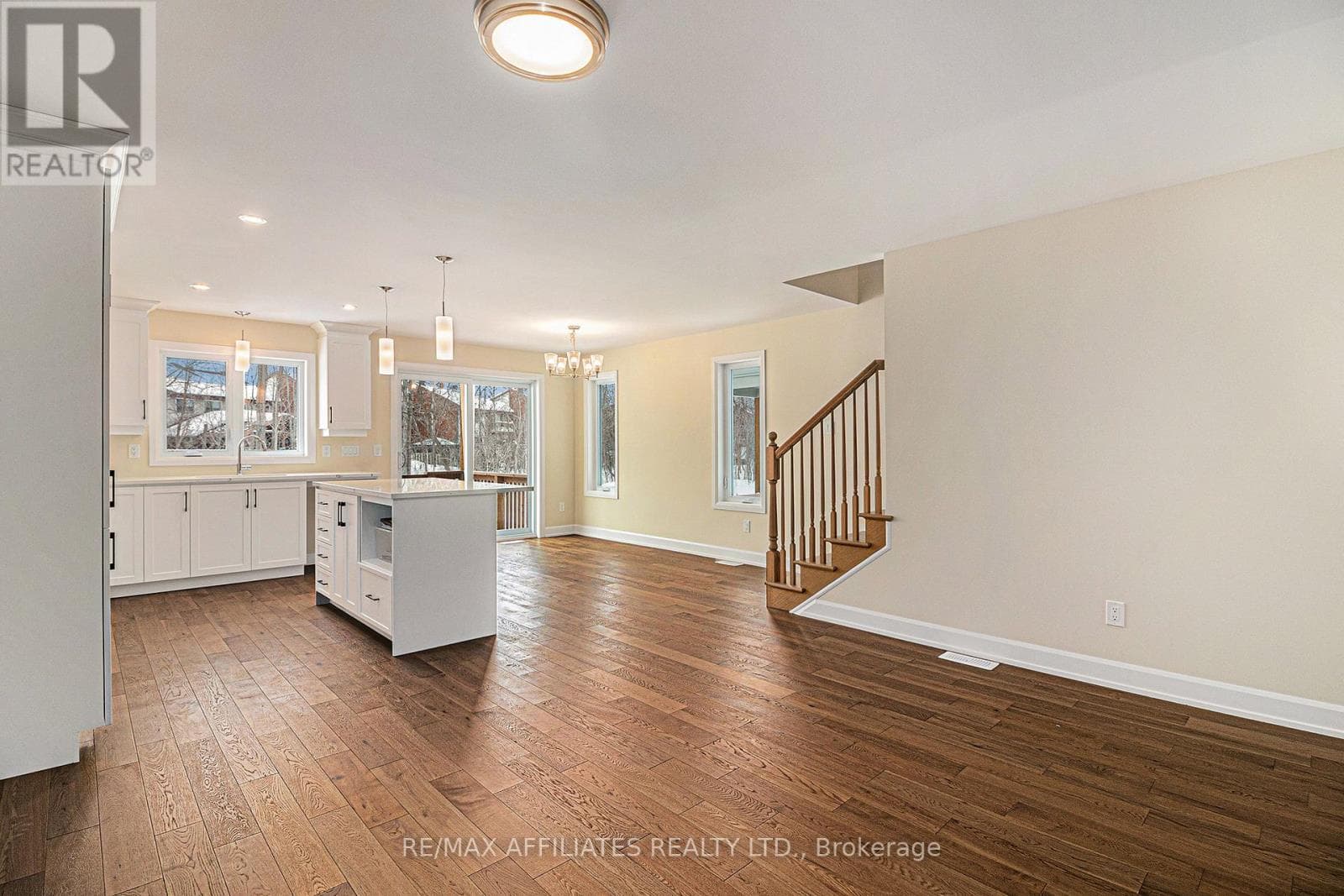 355 VOYAGEUR PLACE, Ottawa — photo 3