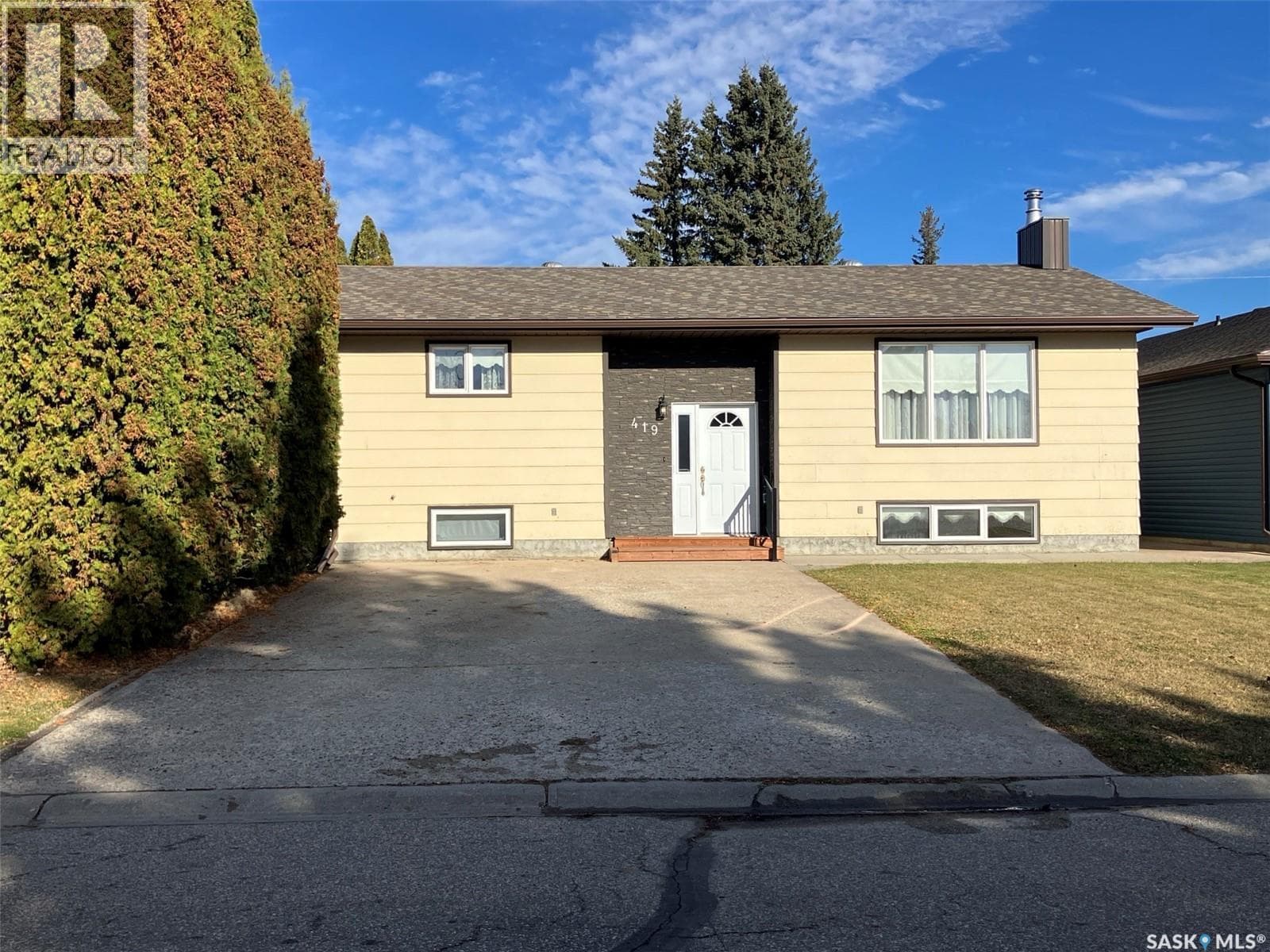 419 8th AVENUE W — photo 3