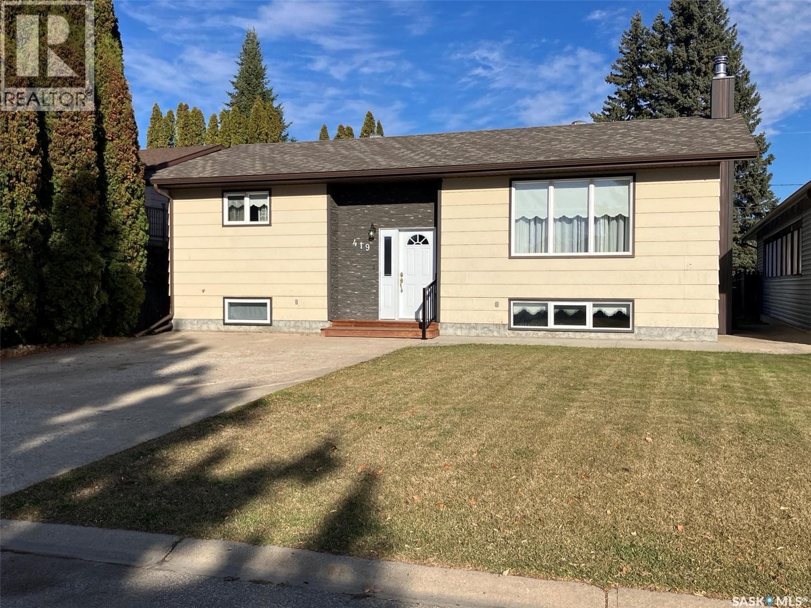 419 8th AVENUE W in 