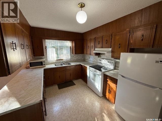 128 First AVENUE S, Saskatchewan — photo 2
