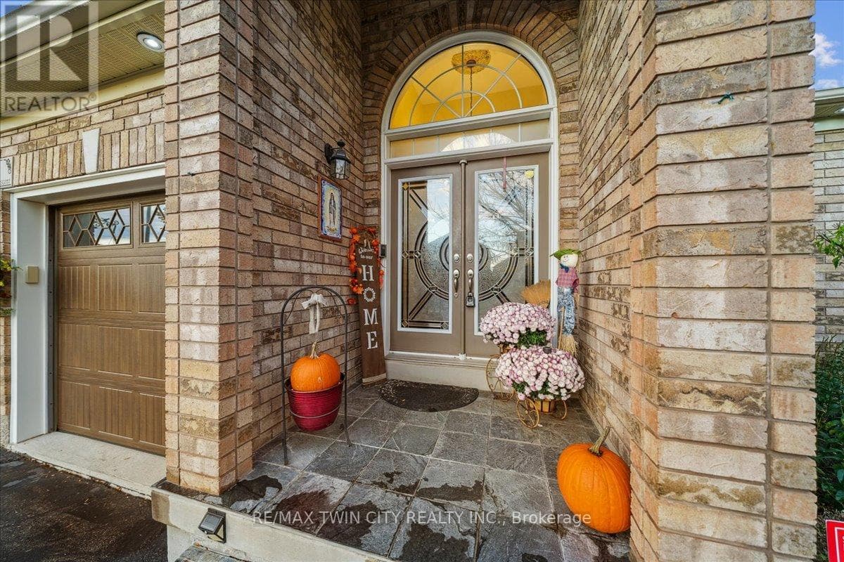 52 MISTYCREEK CRESCENT, Toronto — photo 2