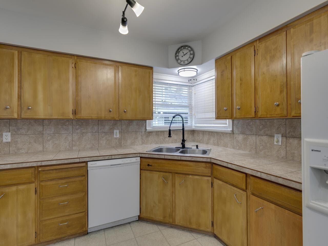 33700 3RD AVENUE, Fraser Valley — photo 5