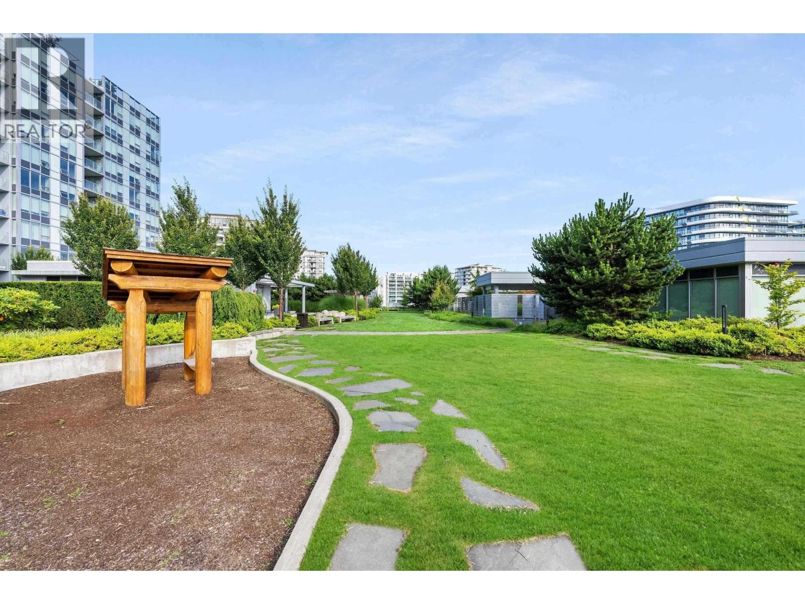 1706 7488 LANSDOWNE ROAD, Greater Vancouver — photo 2