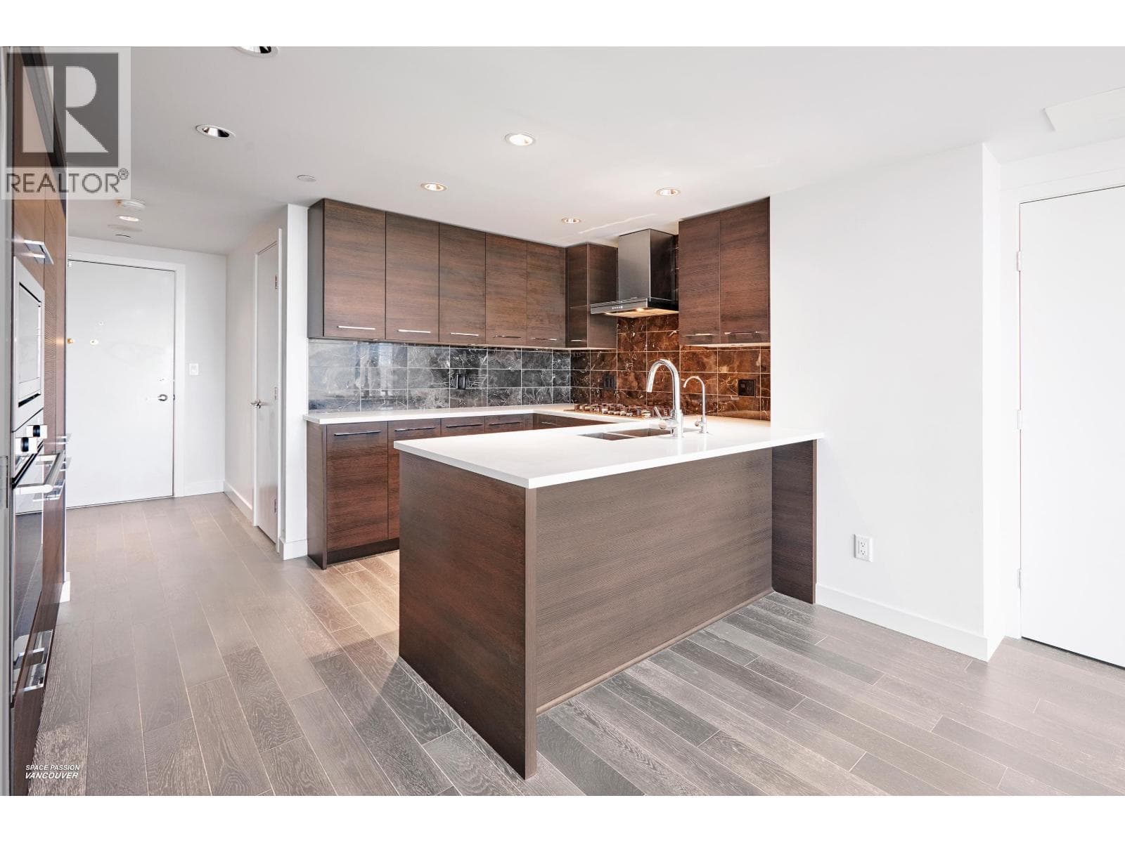 1706 7488 LANSDOWNE ROAD, Greater Vancouver — photo 3