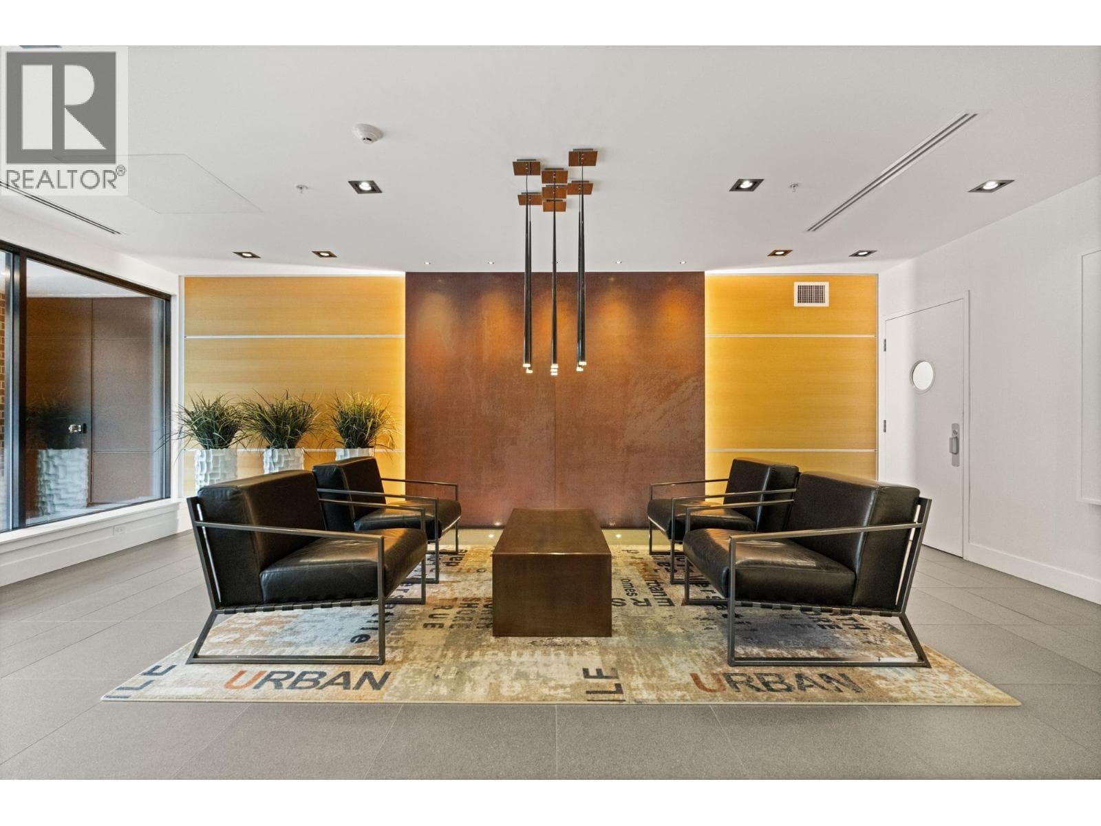207 111 E 3RD STREET — photo 3