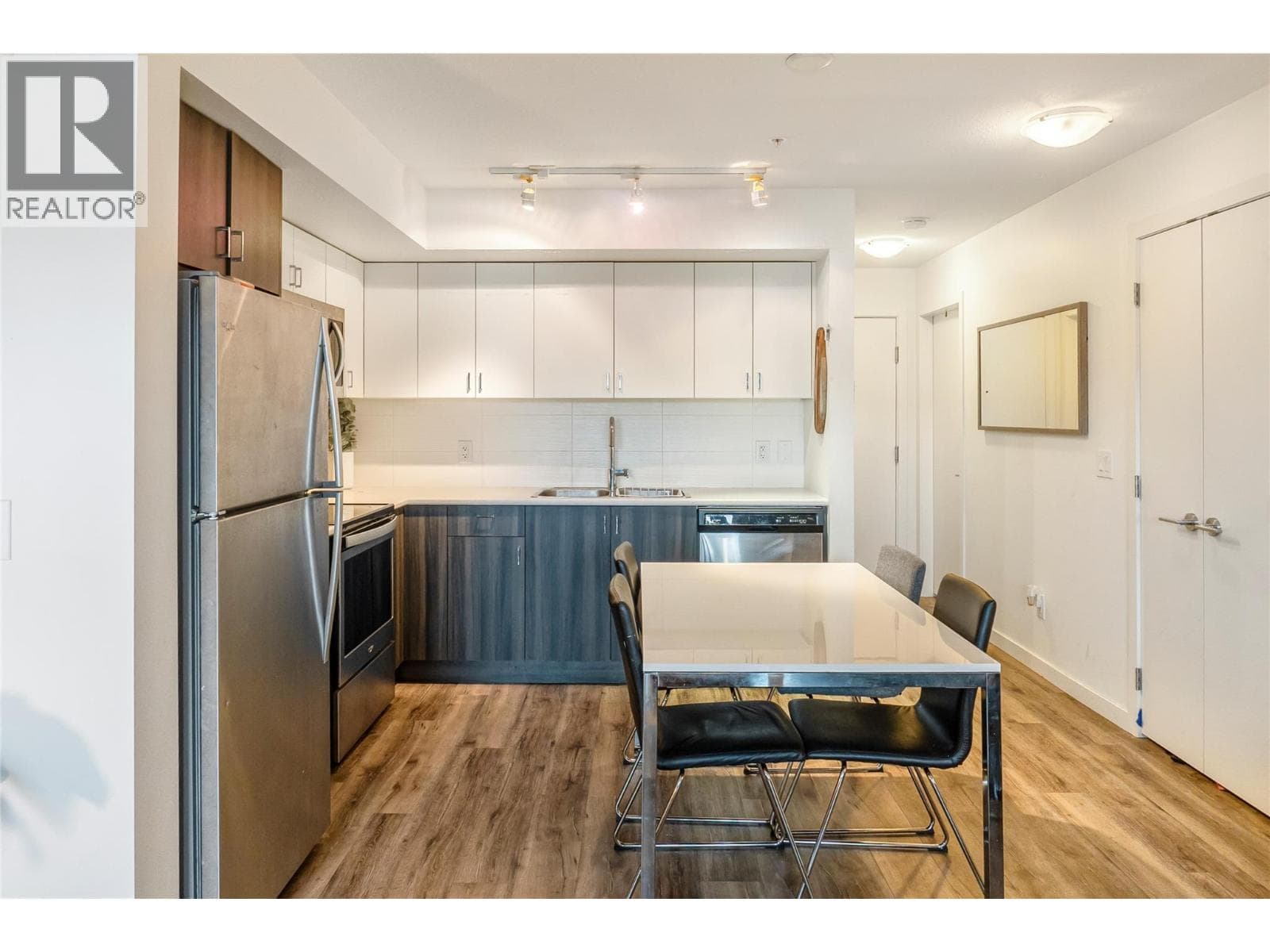 655 ACADEMY WAY UNIT 121, Interior REALTORS® — photo 5