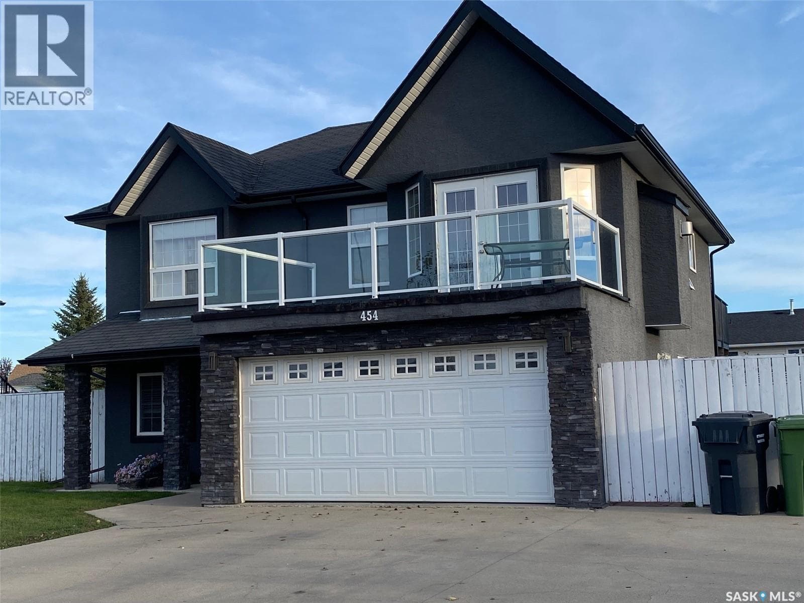 454 Darlington STREET E, Saskatchewan — photo 2