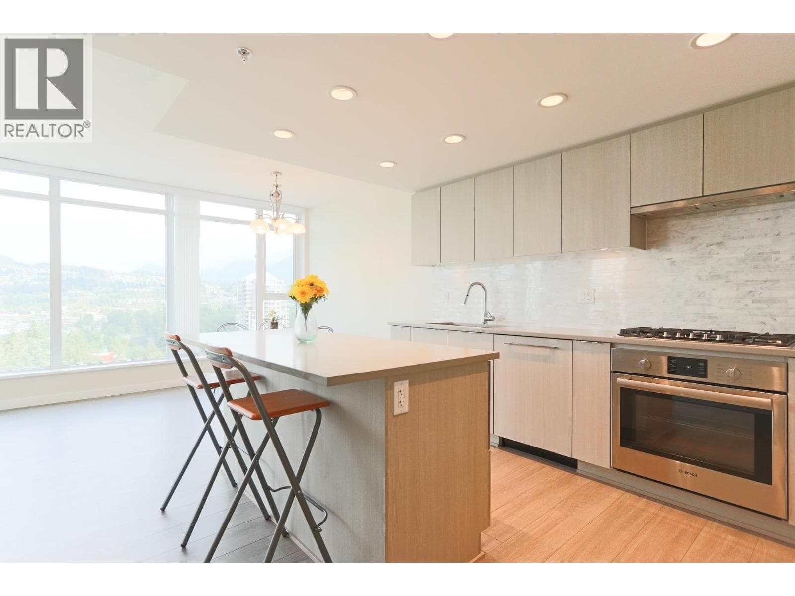2001 1182 WESTWOOD STREET, Greater Vancouver — photo 4