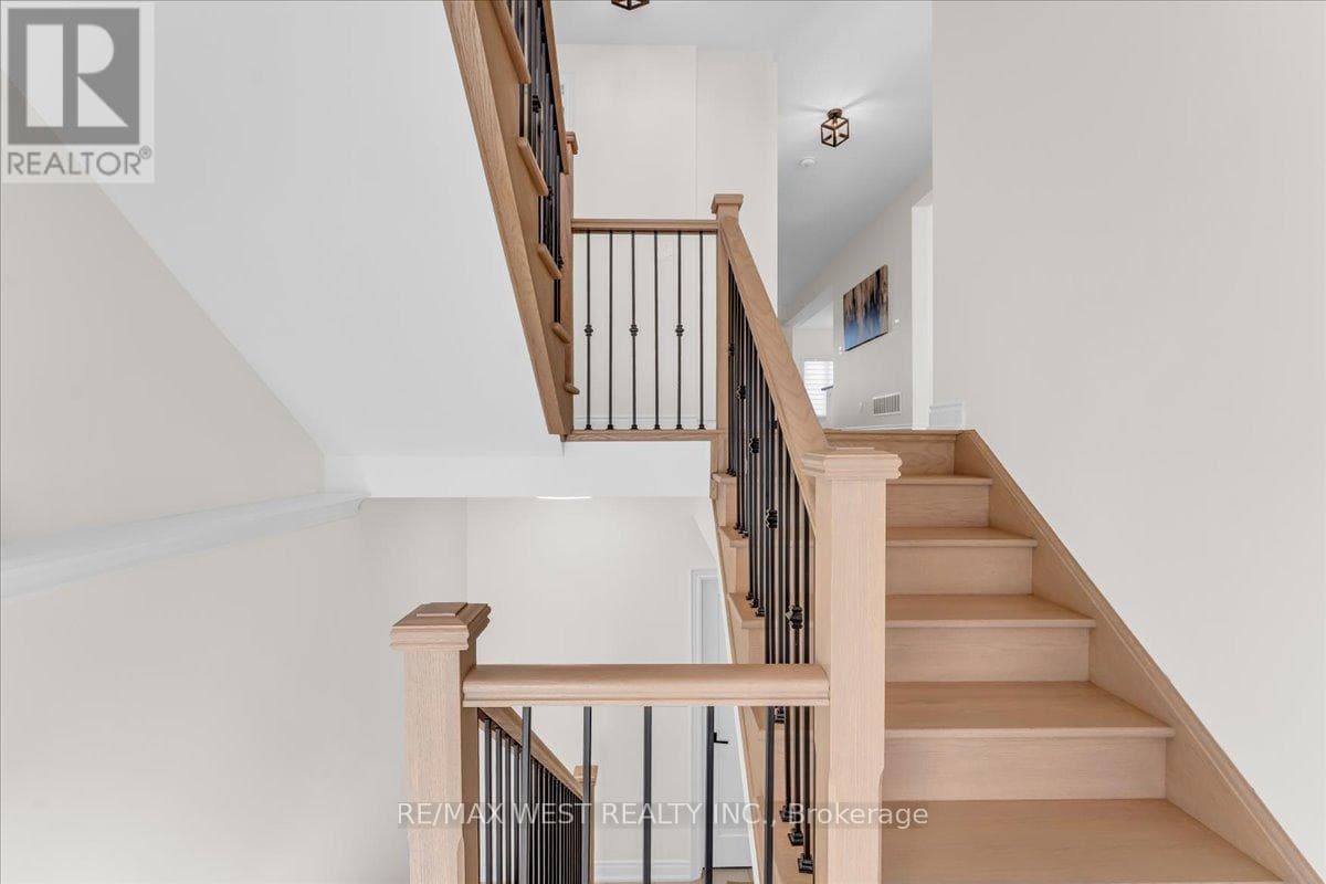 16 JANES CRESCENT, Toronto — photo 2