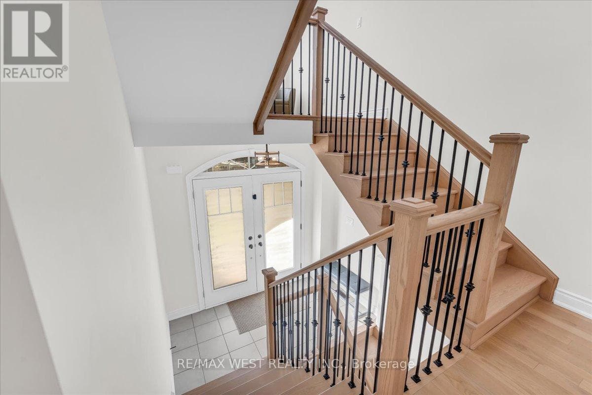 16 JANES CRESCENT, Toronto — photo 3