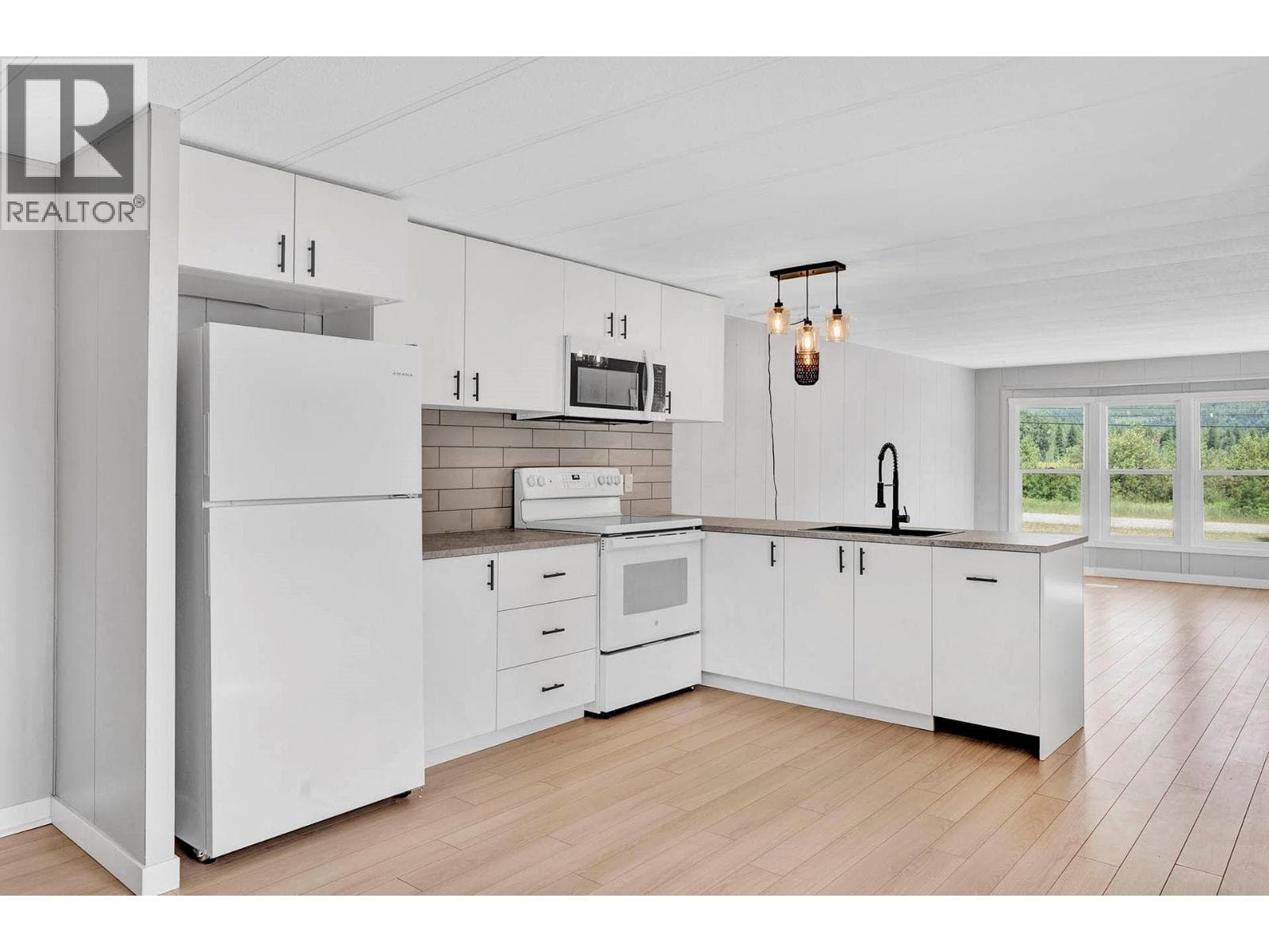 851 OLD NORTH THOMPSON HIGHWAY UNIT 14 — photo 4