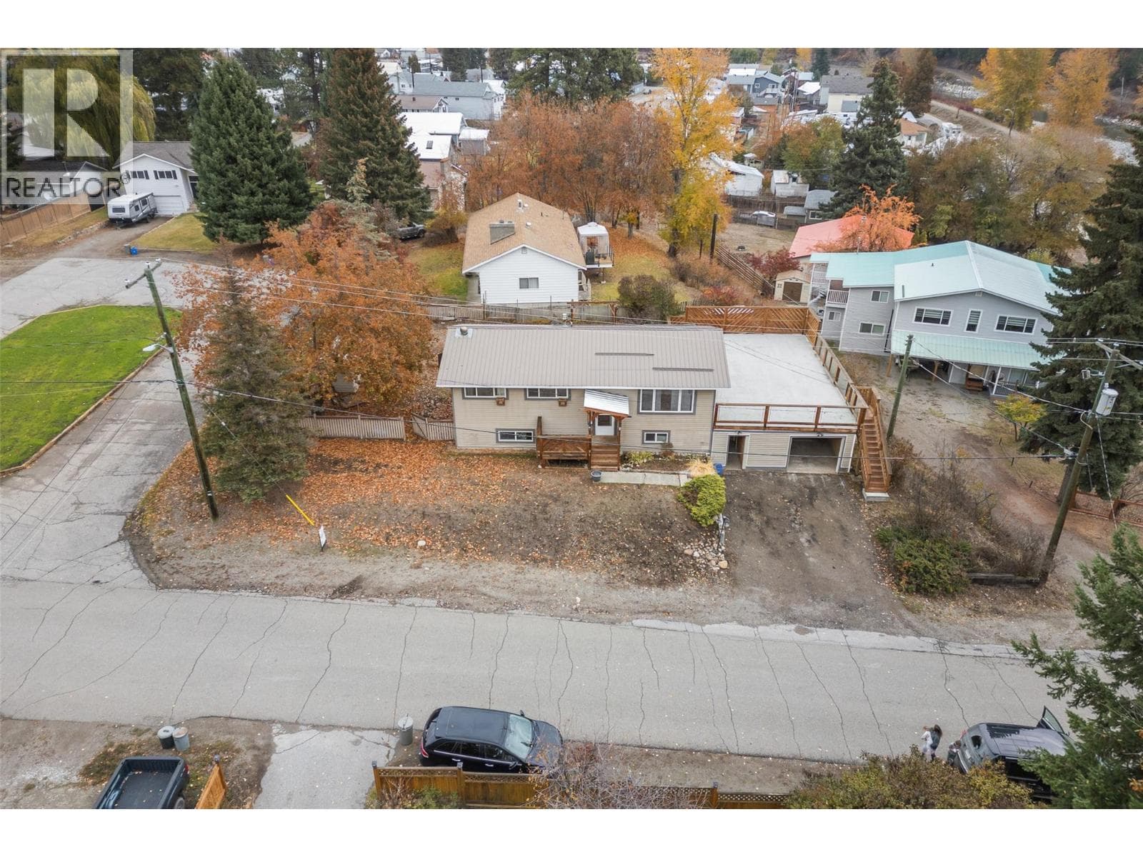 335 Nechiefman Street, Interior REALTORS® — photo 4